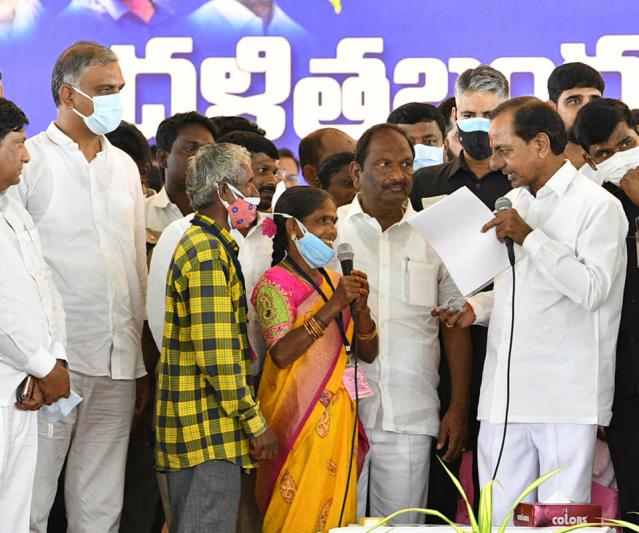 cm-kcr-launches-dalit-bandhu-in-huzurabad-7.jpg