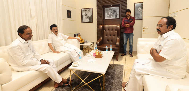 cm-kcr-meets-tamilnadu-cm-stalin-4.jpg