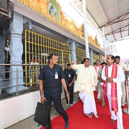 cm-kcr-participates-sri-venkateswara-swamy-brahmmostavam-timmapur-7.jpg
