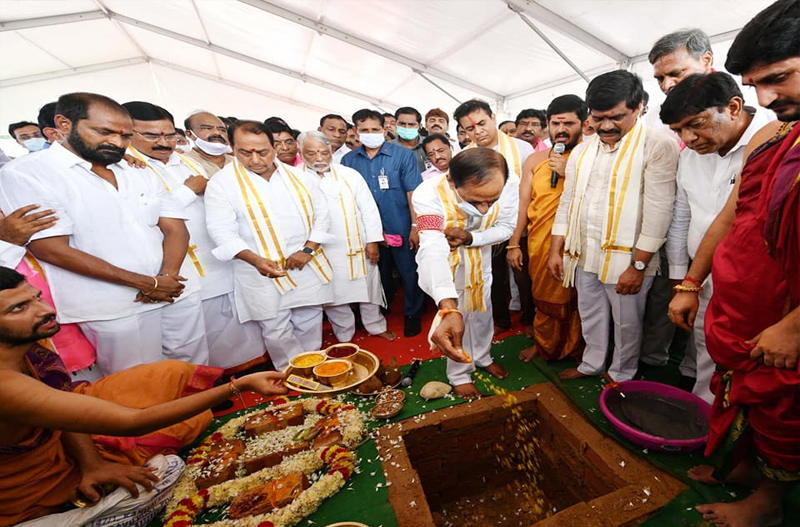 cm-kcr-perform-bhoomi-pooja-in-delhi-2.jpg