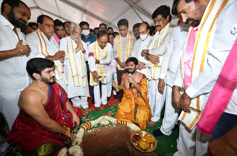 cm-kcr-perform-bhoomi-pooja-in-delhi-3.jpg