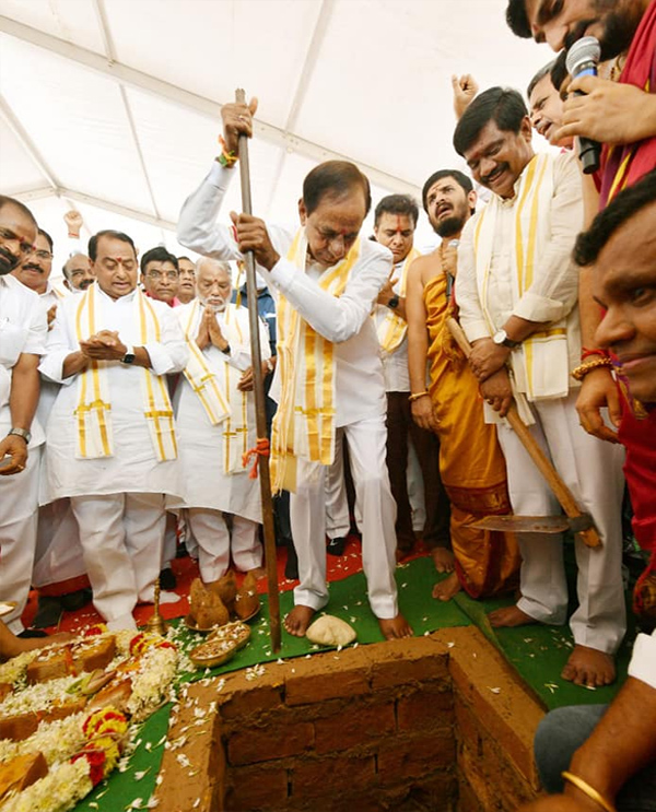 cm-kcr-perform-bhoomi-pooja-in-delhi-5.jpg