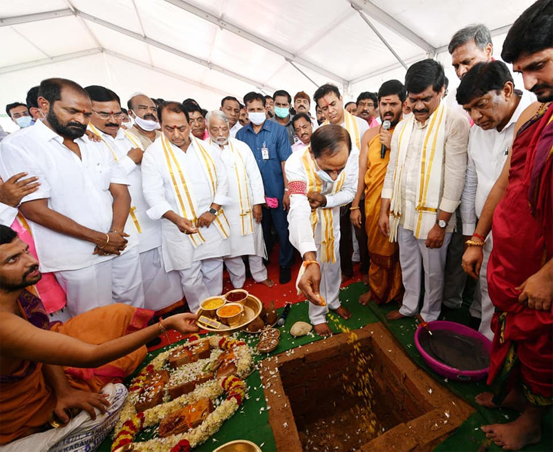 cm-kcr-perform-bhoomi-pooja-in-delhi-8.jpg
