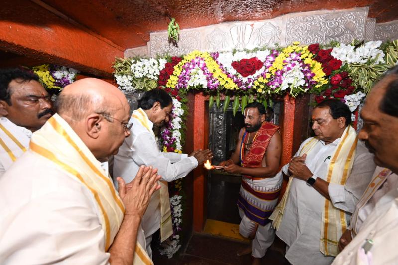 CM KCR Visits Kondagattu Sri Anjaneya Swamy Temple