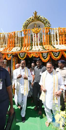 cm-kcr-visits-kondagattu-sri-anjaneya-swamy-temple-6.jpg