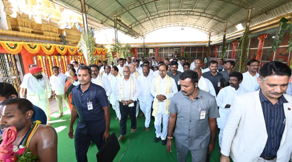 cm-kcr-visits-kondagattu-sri-anjaneya-swamy-temple-7.jpg