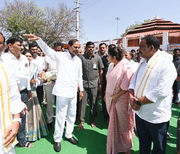cm-kcr-visits-kondagattu-sri-anjaneya-swamy-temple-8.jpg