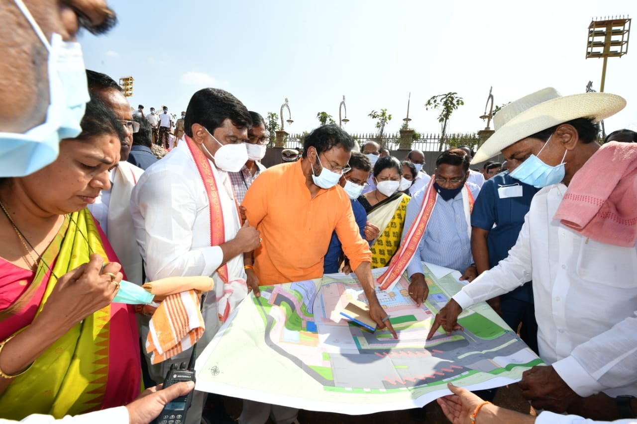 cm-kcr-visits-yadadri-temple-2-2.jpg