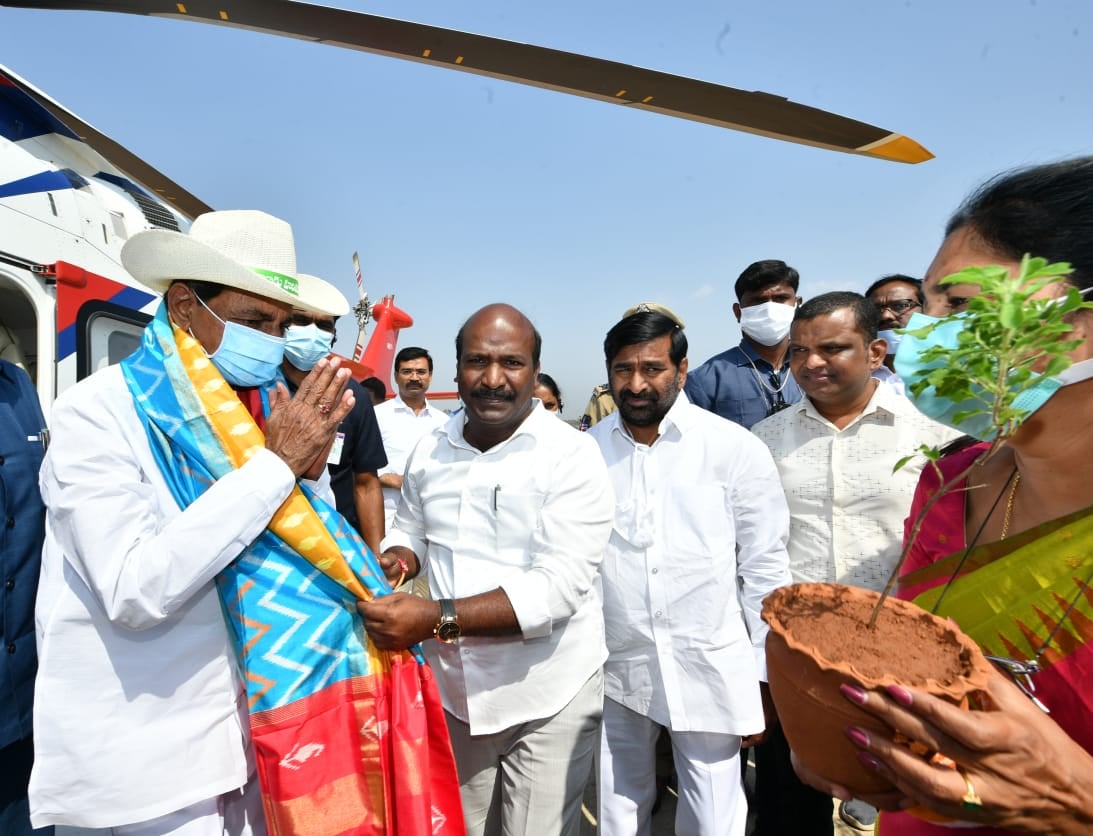 cm-kcr-visits-yadadri-temple-2-3.jpg