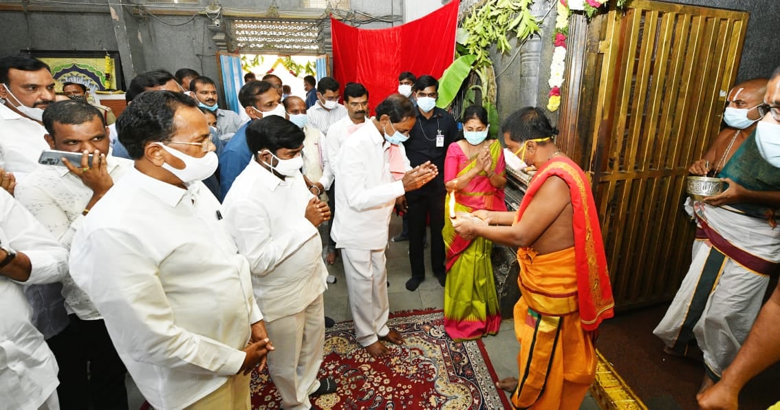 cm-kcr-visits-yadadri-temple-2-4.jpg