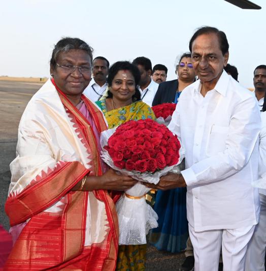 CM KCR Welcomes to President Draupadi Murmu