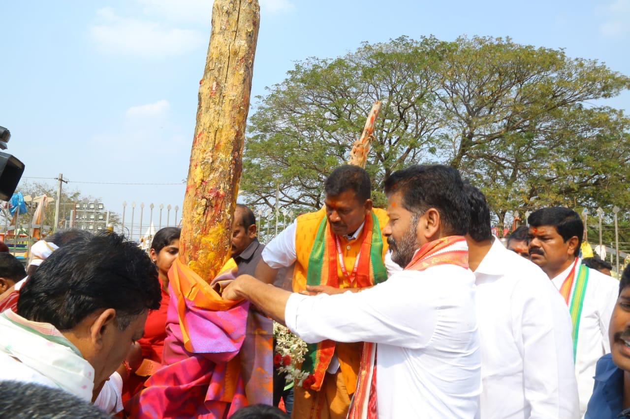 cm-revanth-reddy-visits-medaram-jatara-4.jpg