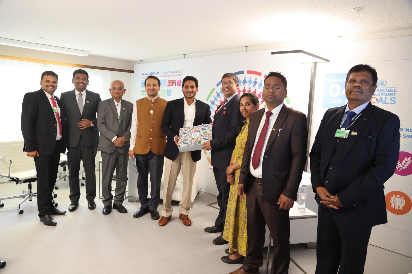 cm-ys-jagan-davos-tour3-16.jpg