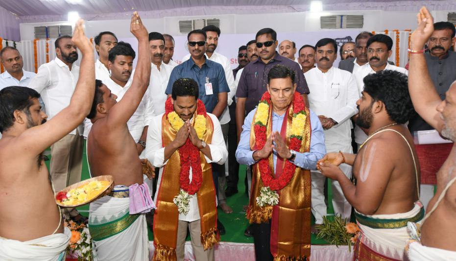 cm-ys-jagan-performs-bhoomi-puja-at-jsw-steel-plant-10.jpg