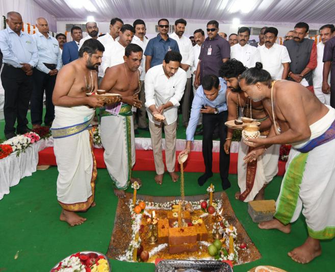 cm-ys-jagan-performs-bhoomi-puja-at-jsw-steel-plant-4.jpg