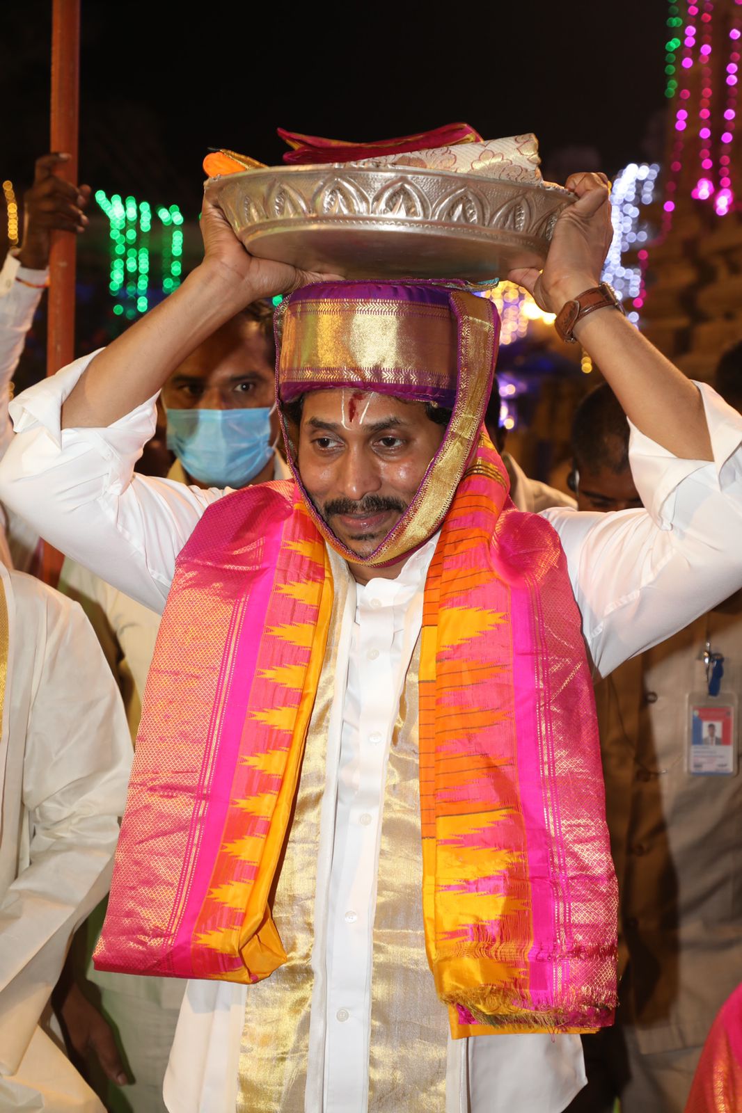 cm-ys-jagan-presents-pattu-vastrams-at-vontimitta-temple-8.jpg