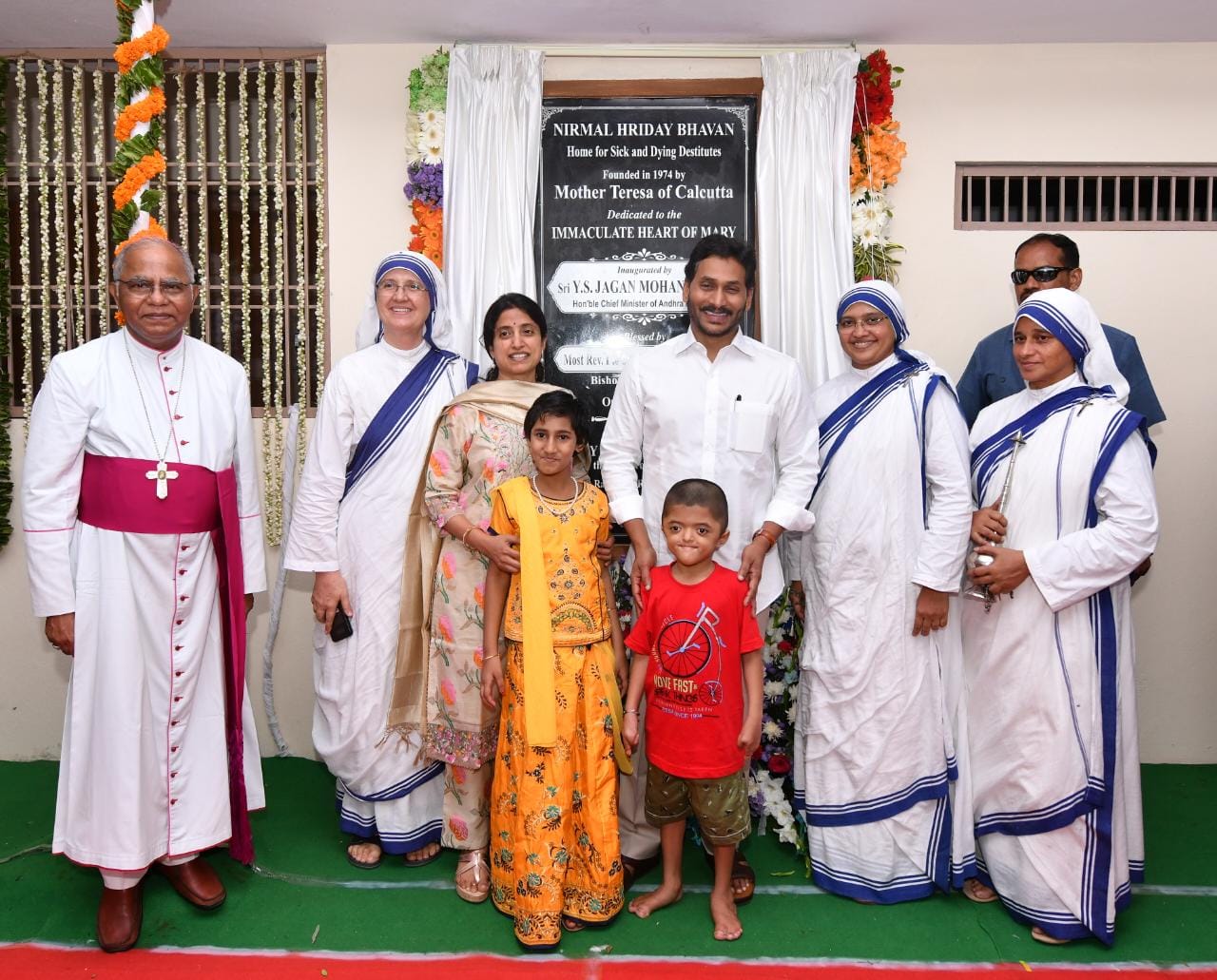 CM YS Jagana Couples Visited Nirmal Hriday Bhavan