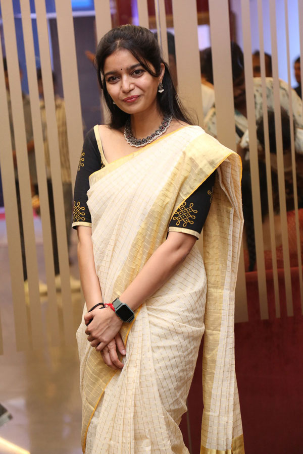 colors-swathi-stills-2-12.jpg