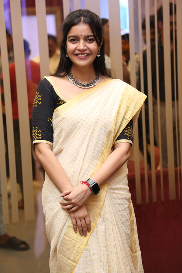 colors-swathi-stills-2-6.jpg