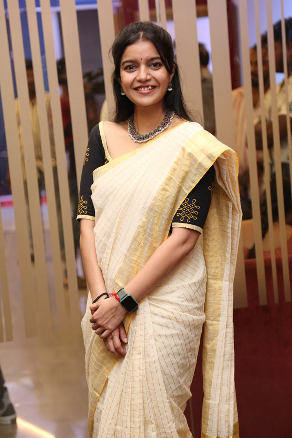 colors-swathi-stills-2-9.jpg