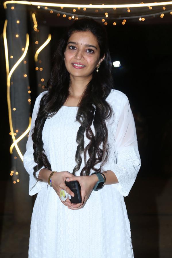 colours-swathy-stills-4.jpg