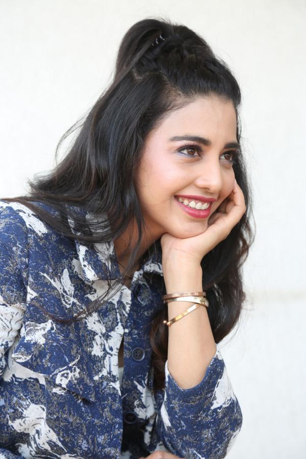 daksha-nagarkar-stills-4-3.jpg
