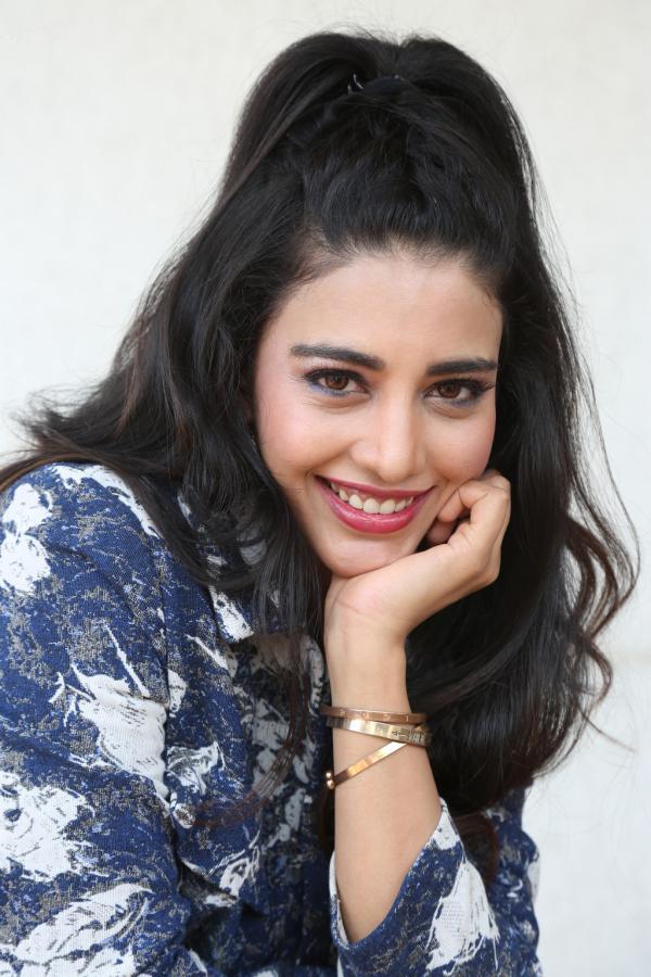 daksha-nagarkar-stills-4-4.jpg