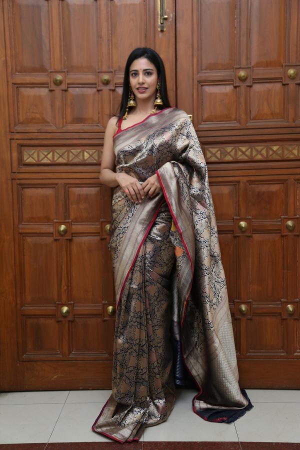 daksha-nagarkar-stills-5-12.jpg