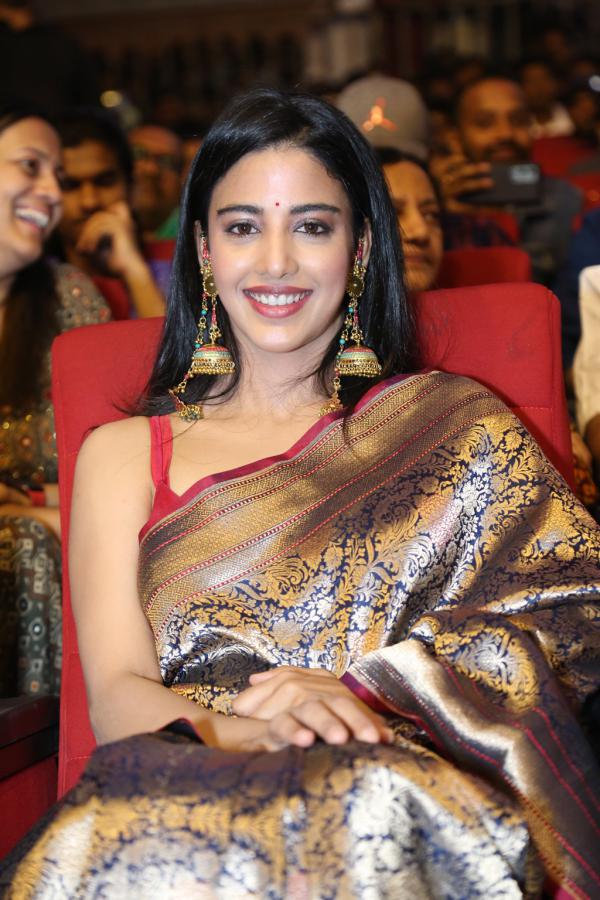 daksha-nagarkar-stills-5-3.jpg