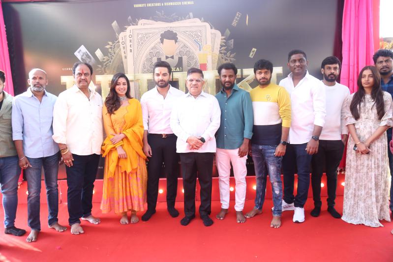 das-ka-dhamki-movie-launch-2.jpg