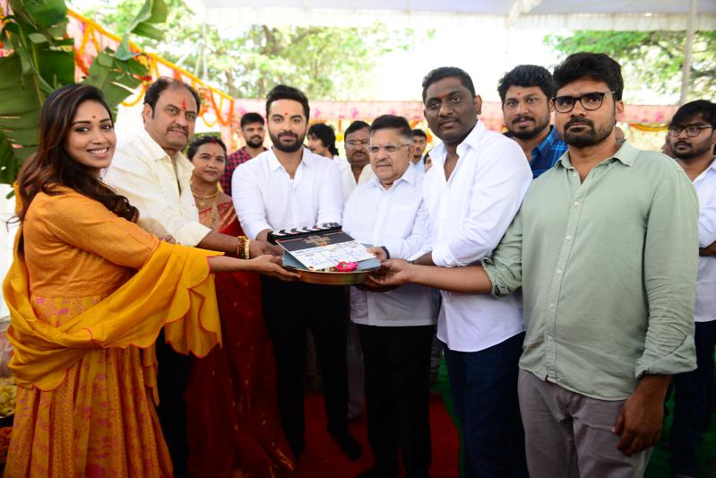 das-ka-dhamki-movie-launch-5.jpg