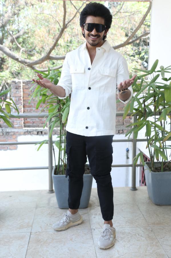 deepak-saroj-interview-15.jpg
