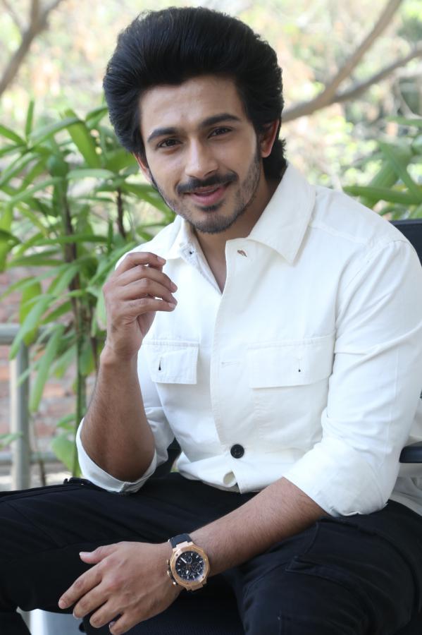 deepak-saroj-interview-3.jpg