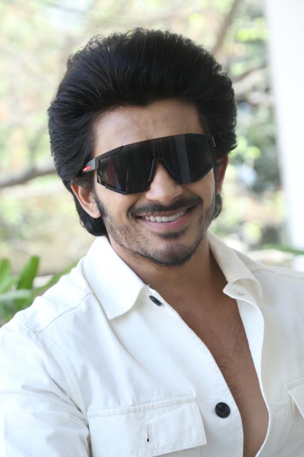 deepak-saroj-interview-7.jpg