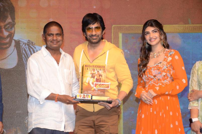 dhamaka-movie-success-celebrations-22.jpg