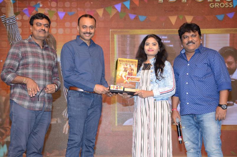 dhamaka-movie-success-celebrations-3.jpg