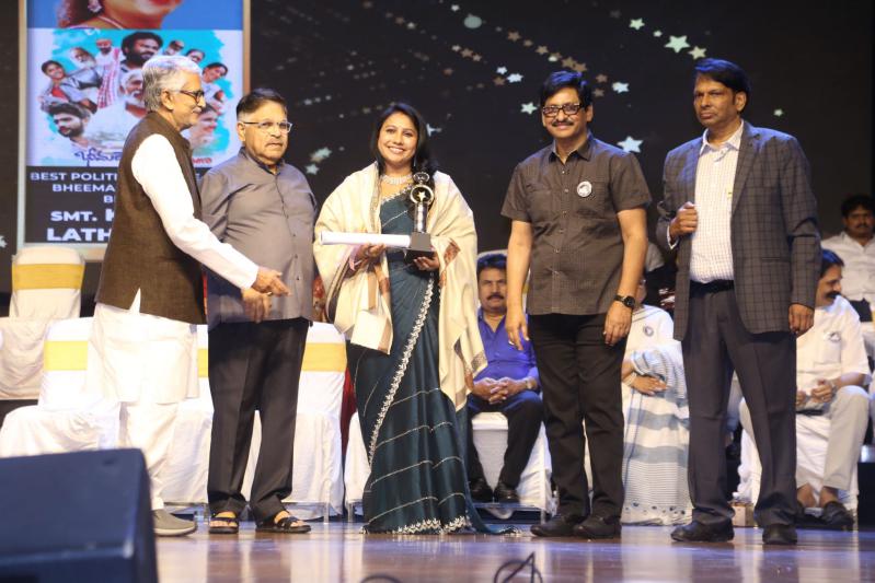 dharsakaratna-dnr-film-awards-30.jpg