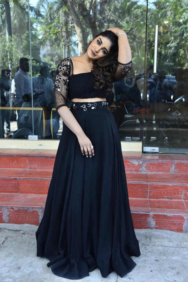dimple-hayathi-stills-5-13.jpg