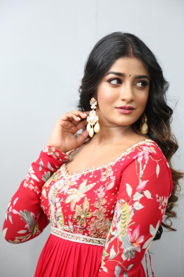dimple-hayati-photos-10.jpg