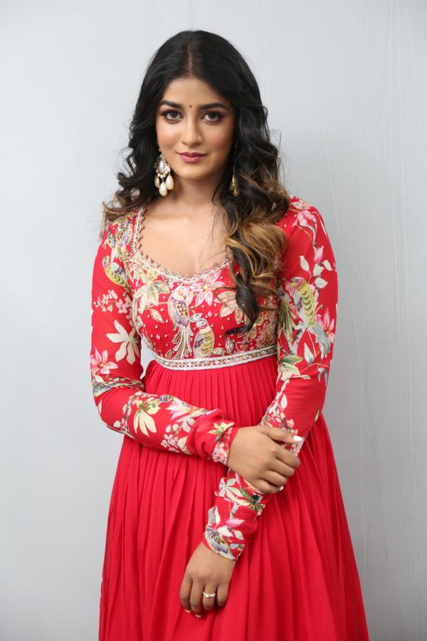 dimple-hayati-photos-17.jpg