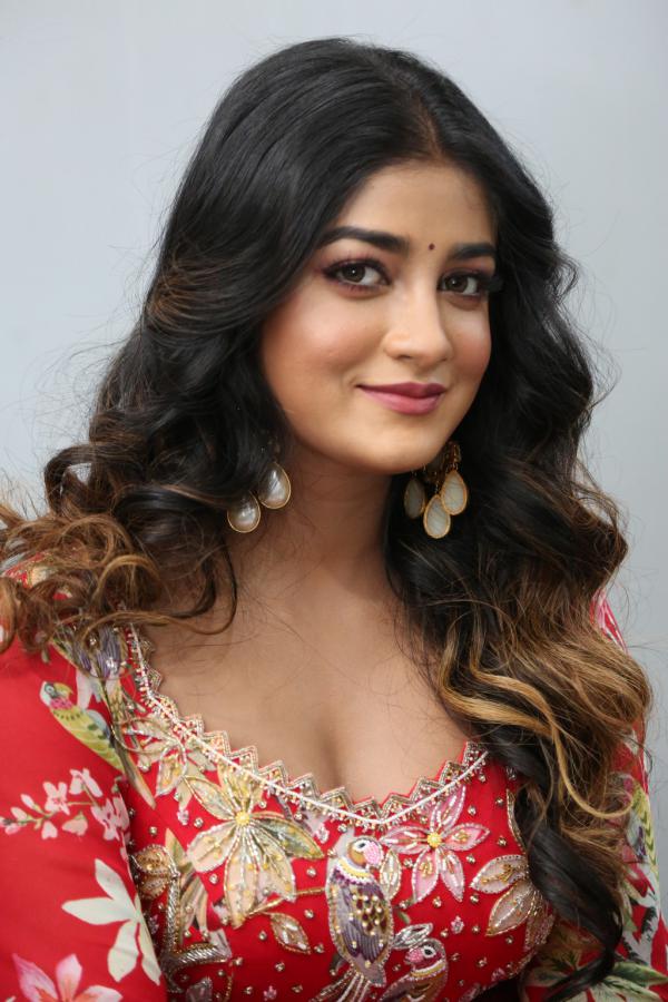 dimple-hayati-photos-2.jpg