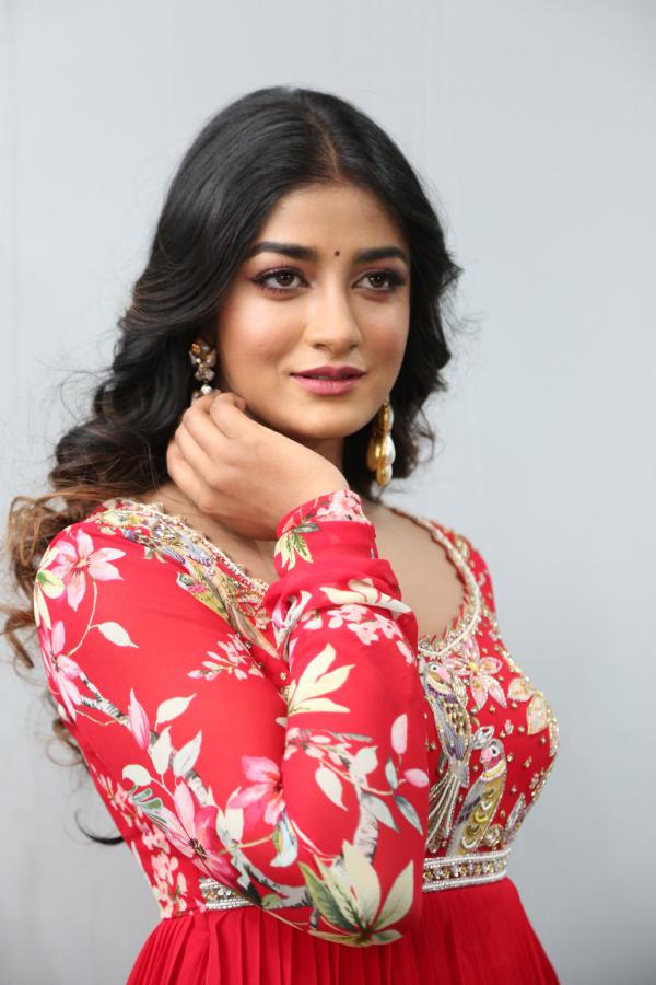 dimple-hayati-photos-5.jpg