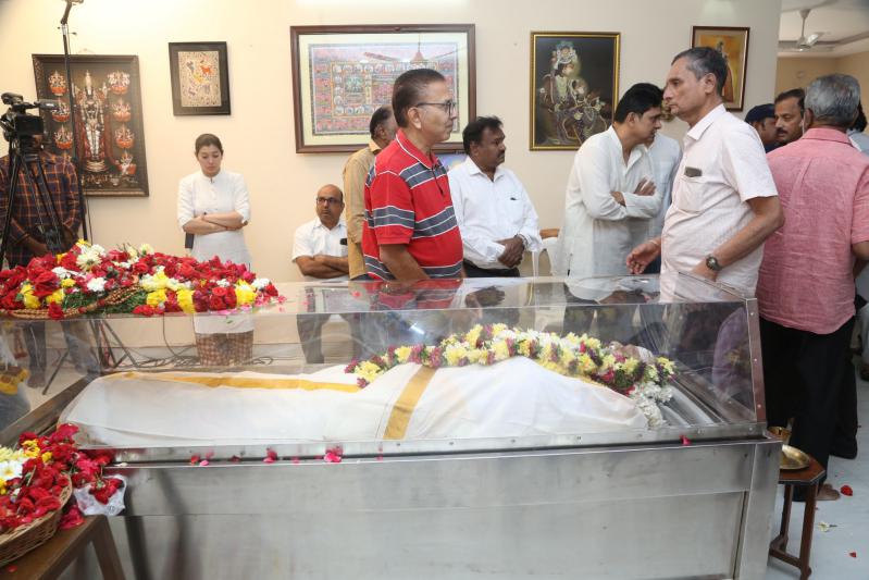 director-vishwanath-last-rites-11.jpg