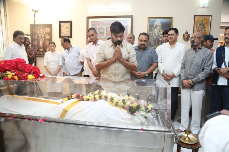 director-vishwanath-last-rites-12.jpg