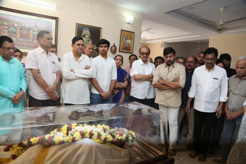 director-vishwanath-last-rites-18.jpg