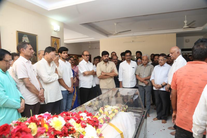director-vishwanath-last-rites-19.jpg