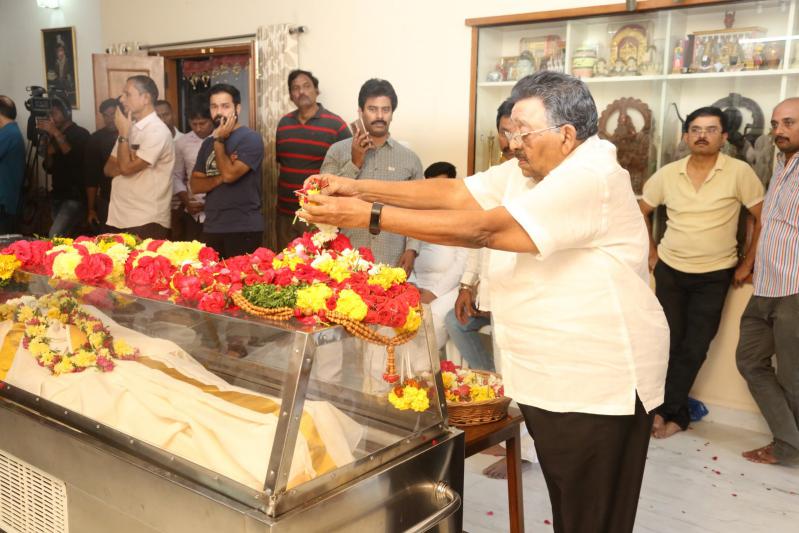 director-vishwanath-last-rites-2.jpg