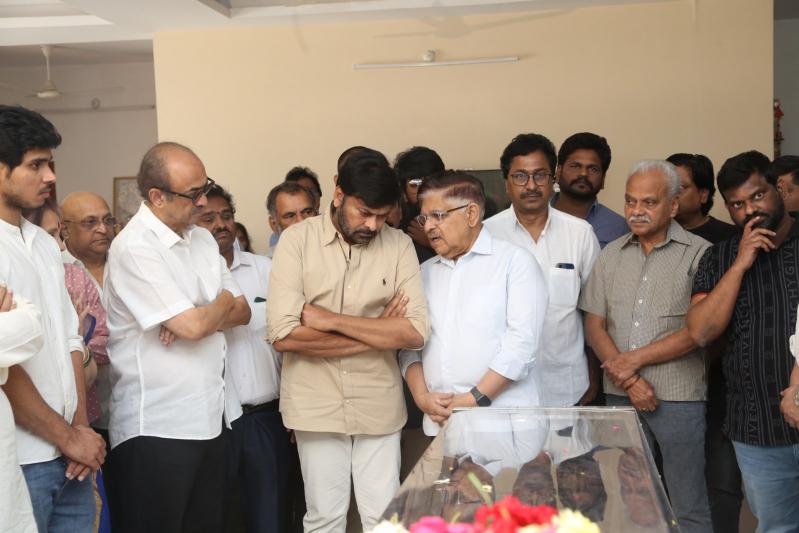 director-vishwanath-last-rites-20.jpg