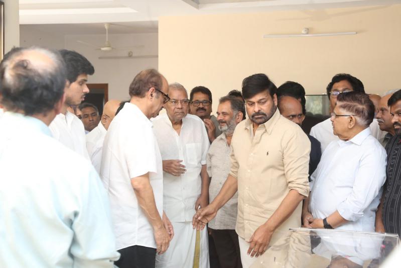 director-vishwanath-last-rites-21.jpg