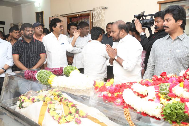 director-vishwanath-last-rites-22.jpg
